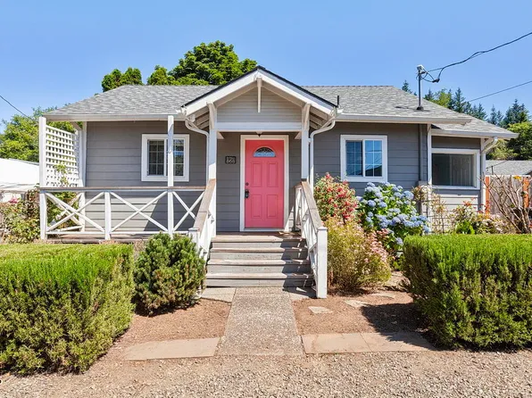 868 NW 6th St, Toledo, OR 97391