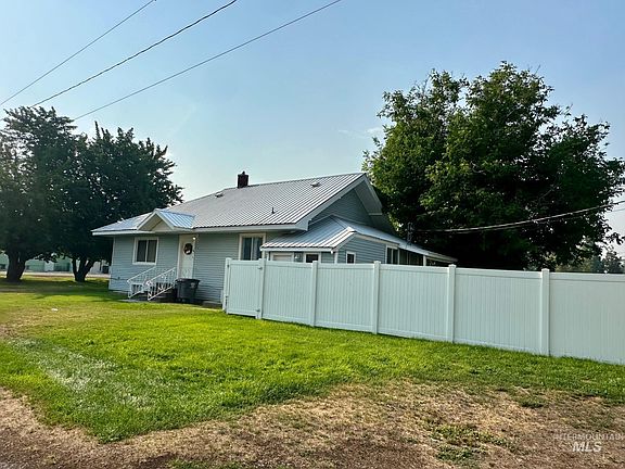 3rd image of 307 Birch St S