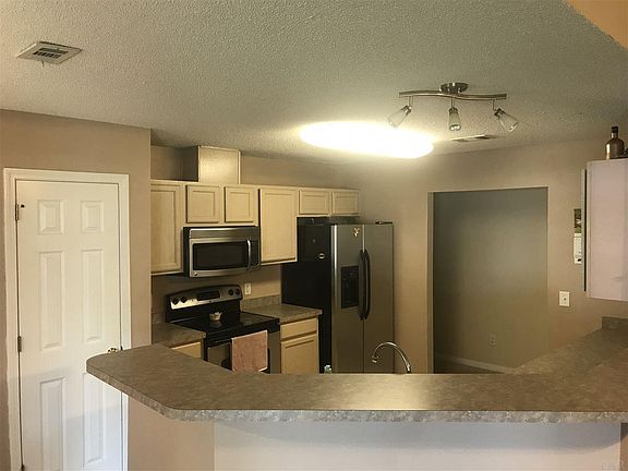 4th image of 3228 Massena Dr