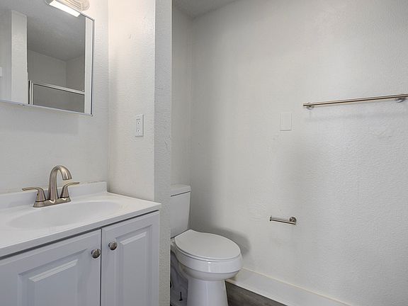 3rd image of 204 E Franklin St #3