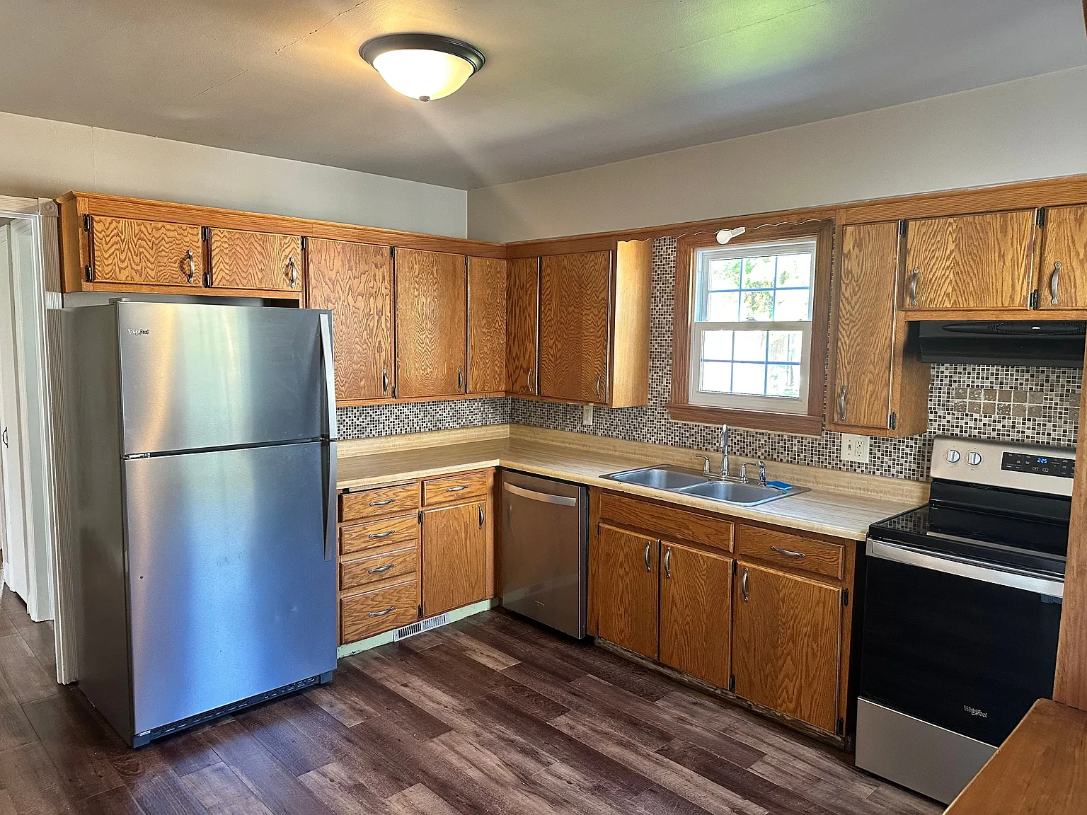 3 bed, 1.5 bath, 1635 sqft, $1,400 — Photo 3