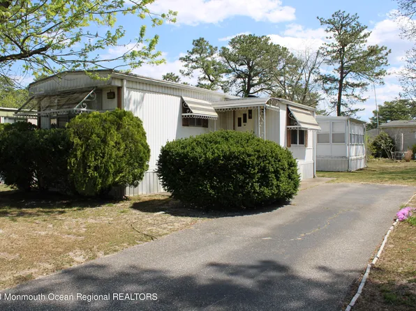 9 Squirrel Court, Whiting, NJ 08759