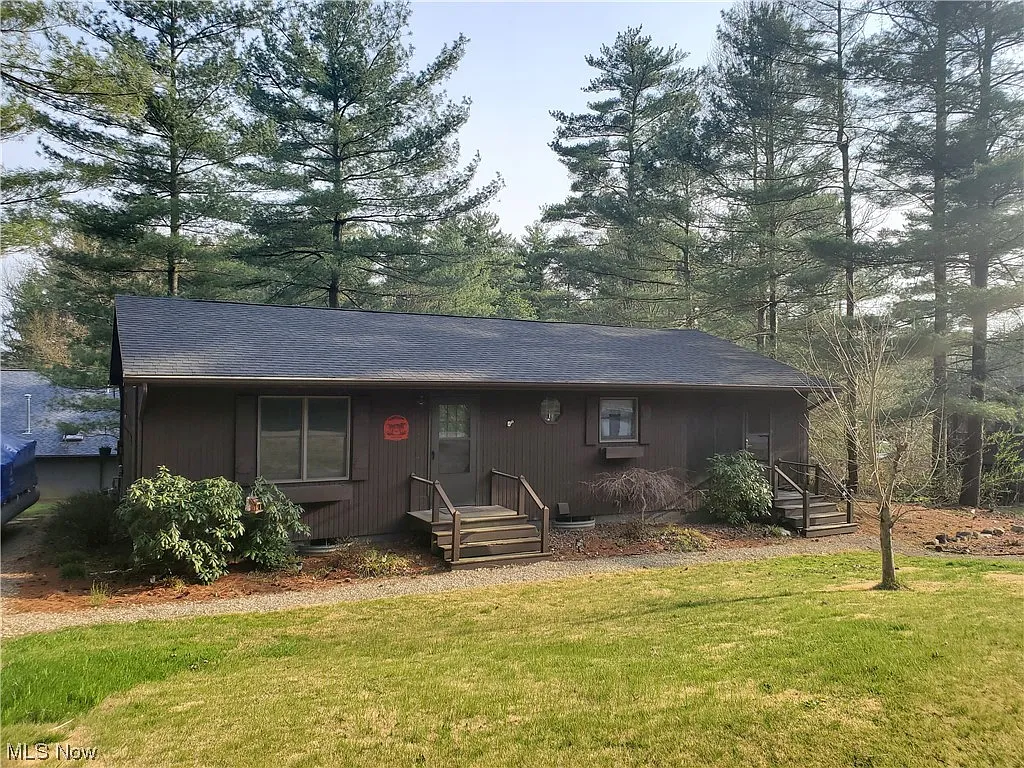 9156 Hillside Dr NE photo 1