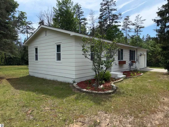 1740 E McCredie Rd, Roscommon, MI 48653