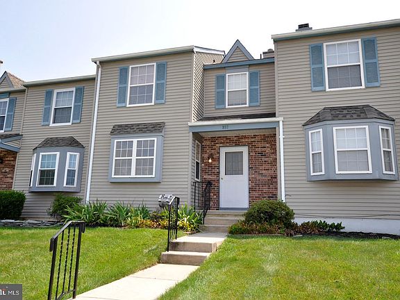 3rd image of 903 Dante Ct