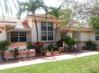 3261 Overlook Rd, Davie, FL 33328
