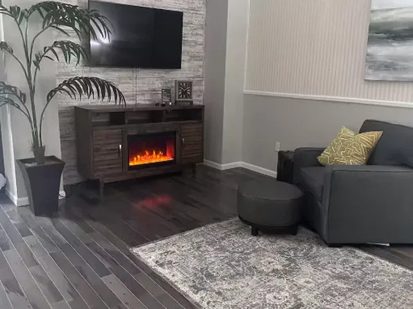 Three Acorns 6 - 3, 6 S Broadway, Watertown, SD 57201