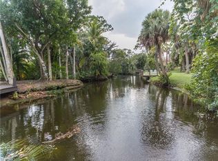 372 Sharwood Dr, Naples, FL 34110