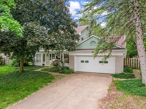 2nd image of 1351 King George Blvd