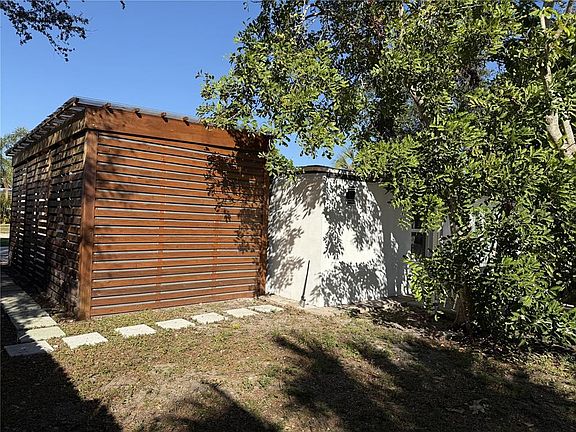 2nd image of 907 FRUITLAND AVENUE