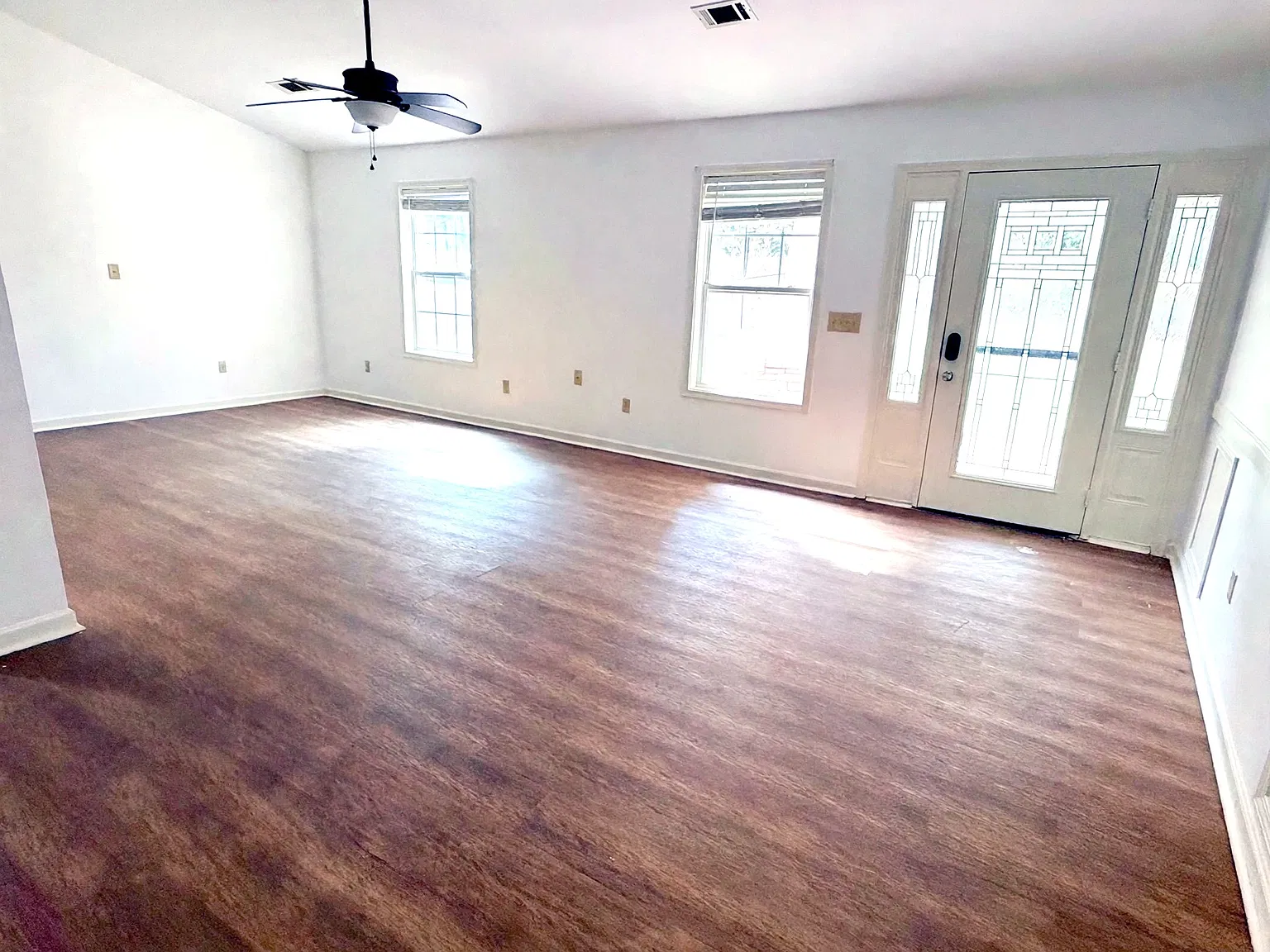 3 bed, 1760 sqft, $2,050 — Photo 2