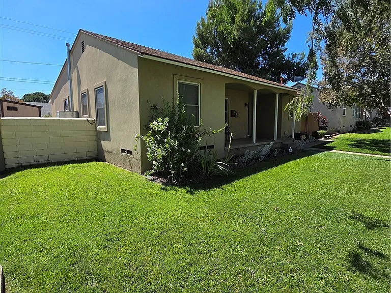 863 N 9th Ave — Photo 2