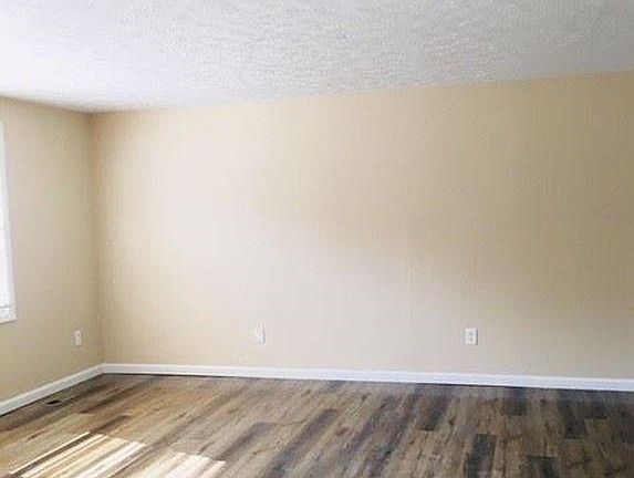 3rd image of 672 Holiday Dr