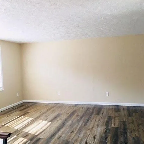 672 Holiday Dr — Photo 3