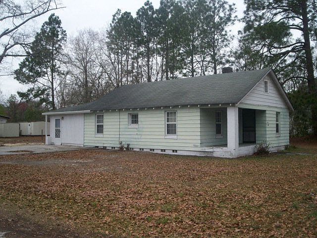 2nd image of 182 Pine St