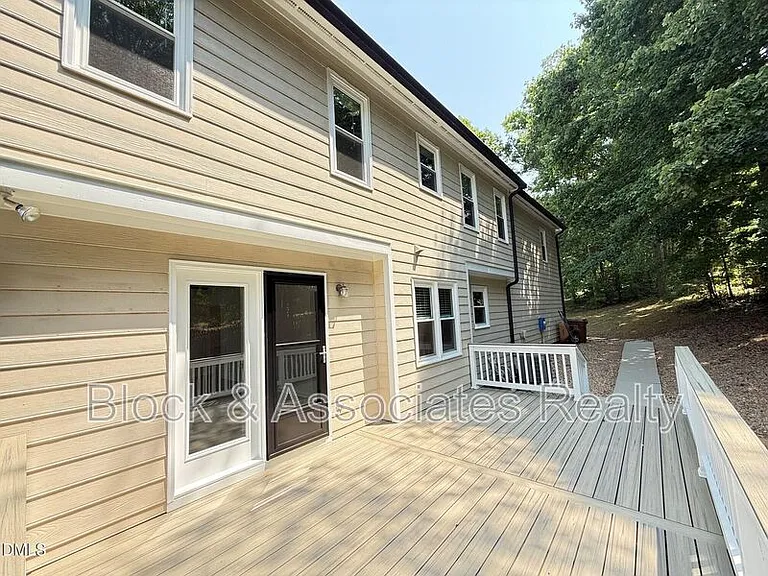 401 Holly Berry Ln — Photo 36