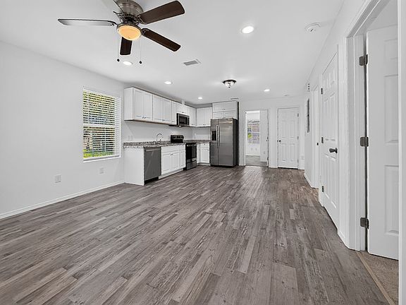 5th image of 2220 Flesher Ave