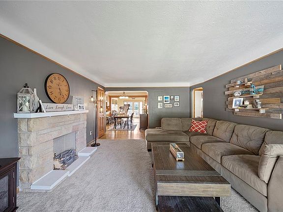5th image of 16251 Barriemore Ave
