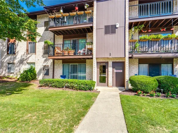 16425 Heather Ln #T303, Middleburg Heights, OH 44130