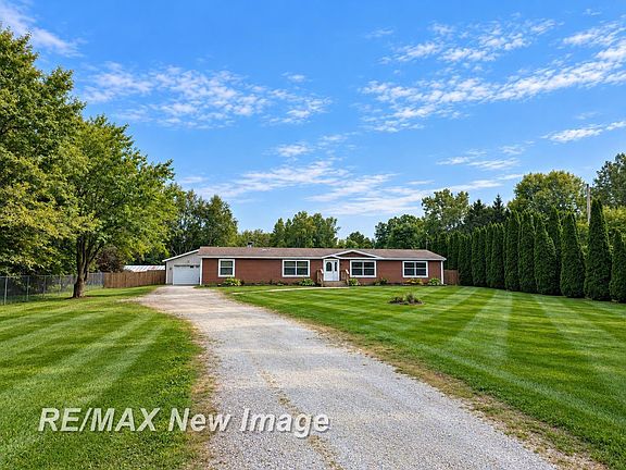 3rd image of 3880 E Curtis Rd