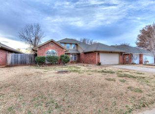1005 Glacier Ln, Edmond, OK 73003