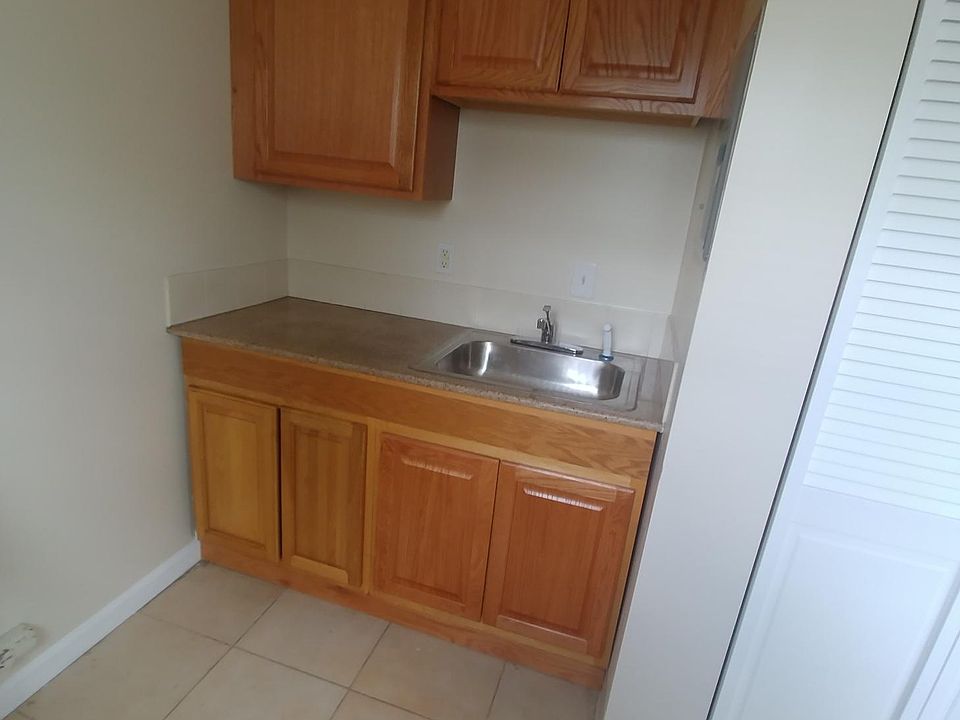 2nd image of 3685 Cleveland Ave APT B4