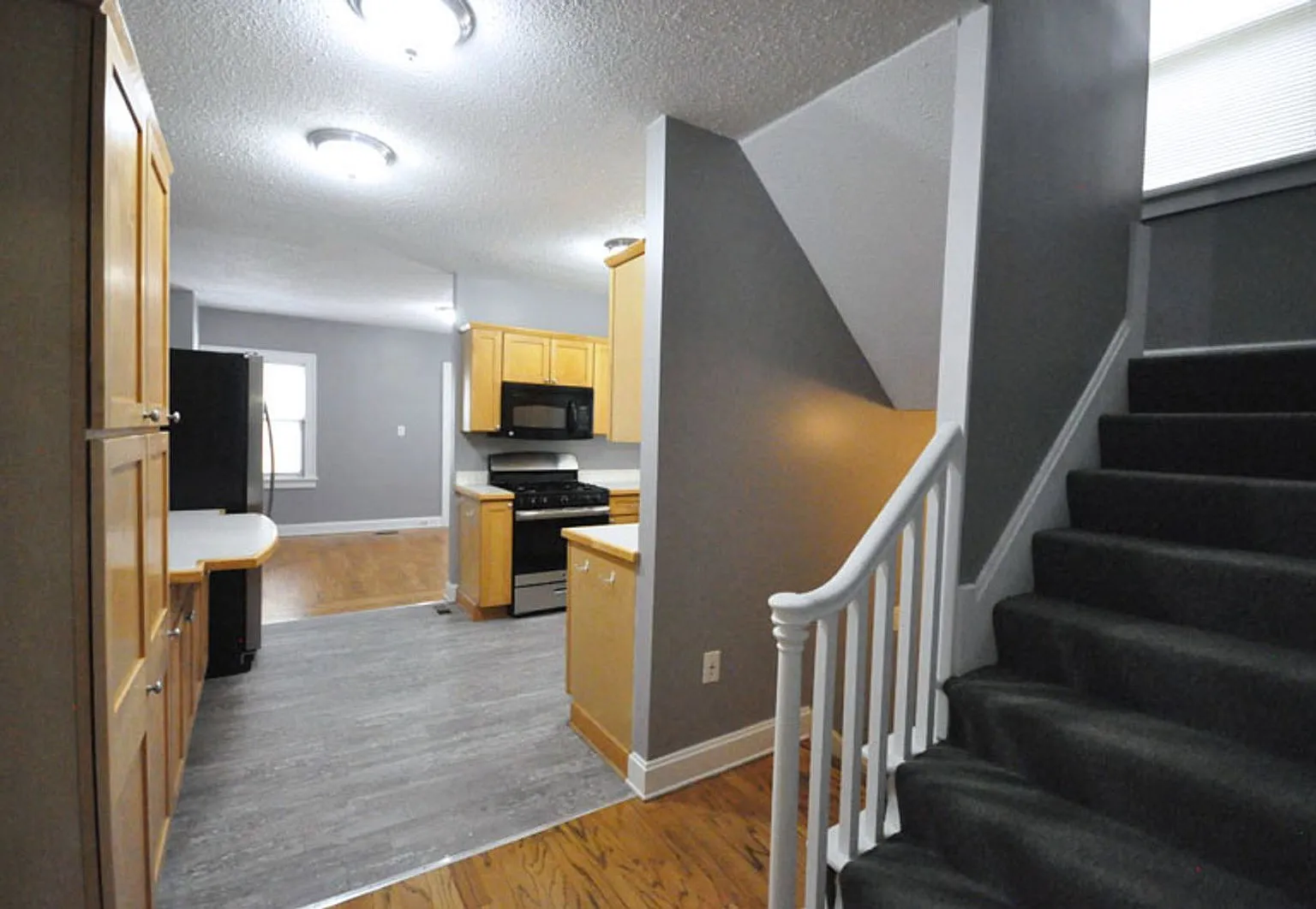 5 bed, 2.0 bath, $3,225 — Photo 3