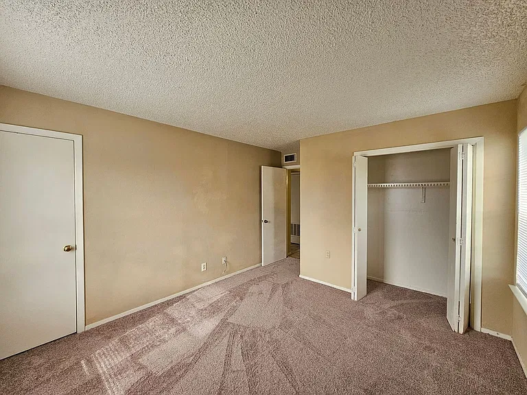 1305 Quail Cir #B — Photo 8