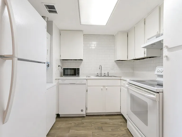 922 Lake Destiny Rd #E — Photo 10