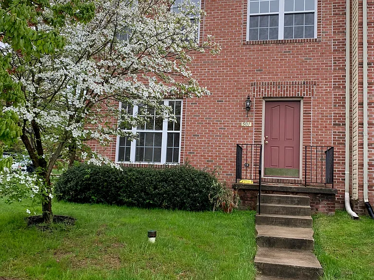 501 Callander Way — Photo 1