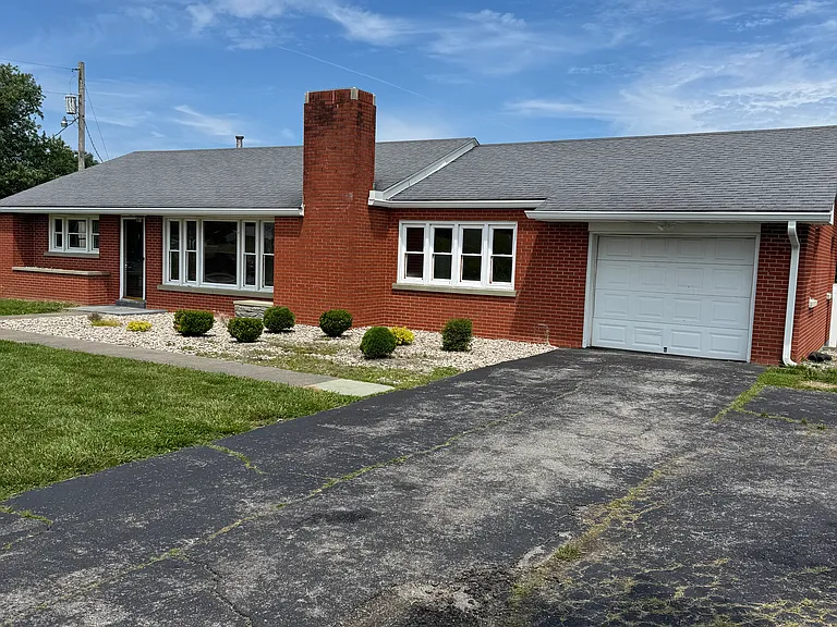 2040 Greensburg Rd — Photo 16