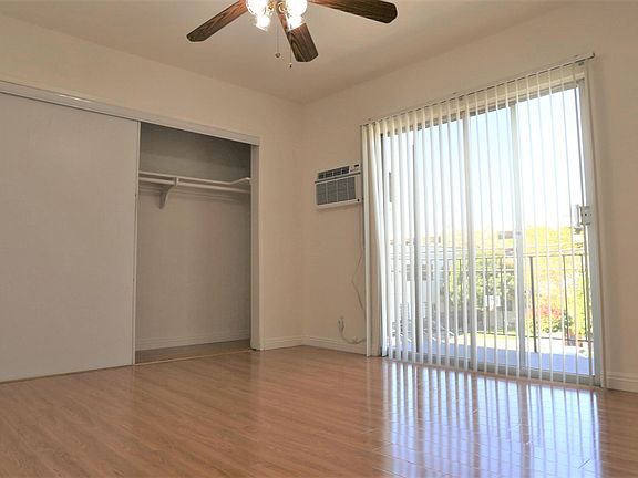 3rd image of 345 E Tujunga Ave