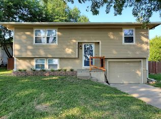 913 W 4th St, Edgerton, KS 66021