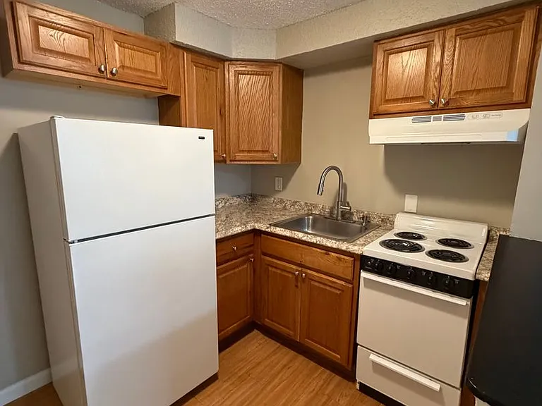 206 Stackpole Street — Photo 9