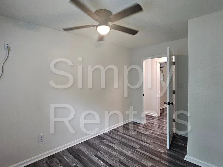 403 Main St E — Photo 7
