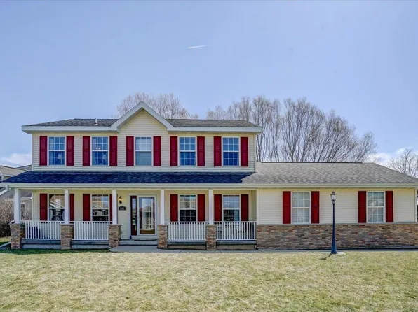 300 Lindsay Way, Cottage Grove, WI 53527