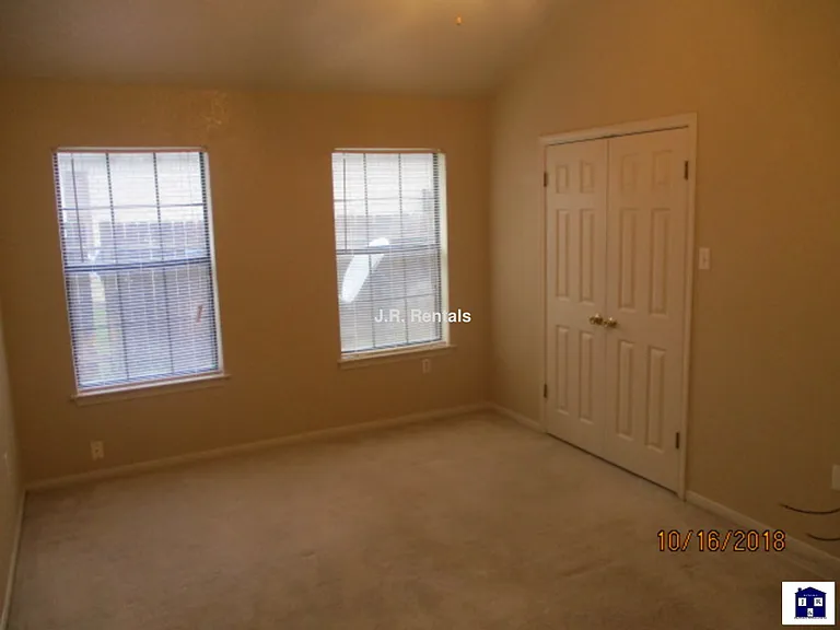 1506 Creek St — Photo 58
