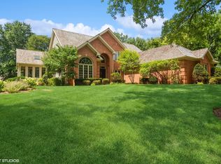 1 Barberry Dr, Hawthorn Woods, IL 60047