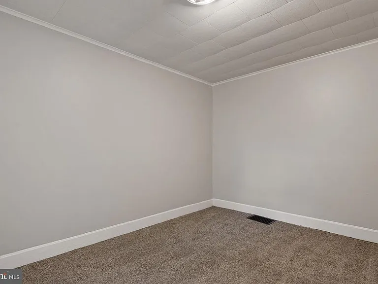 124 W Penn St — Photo 6