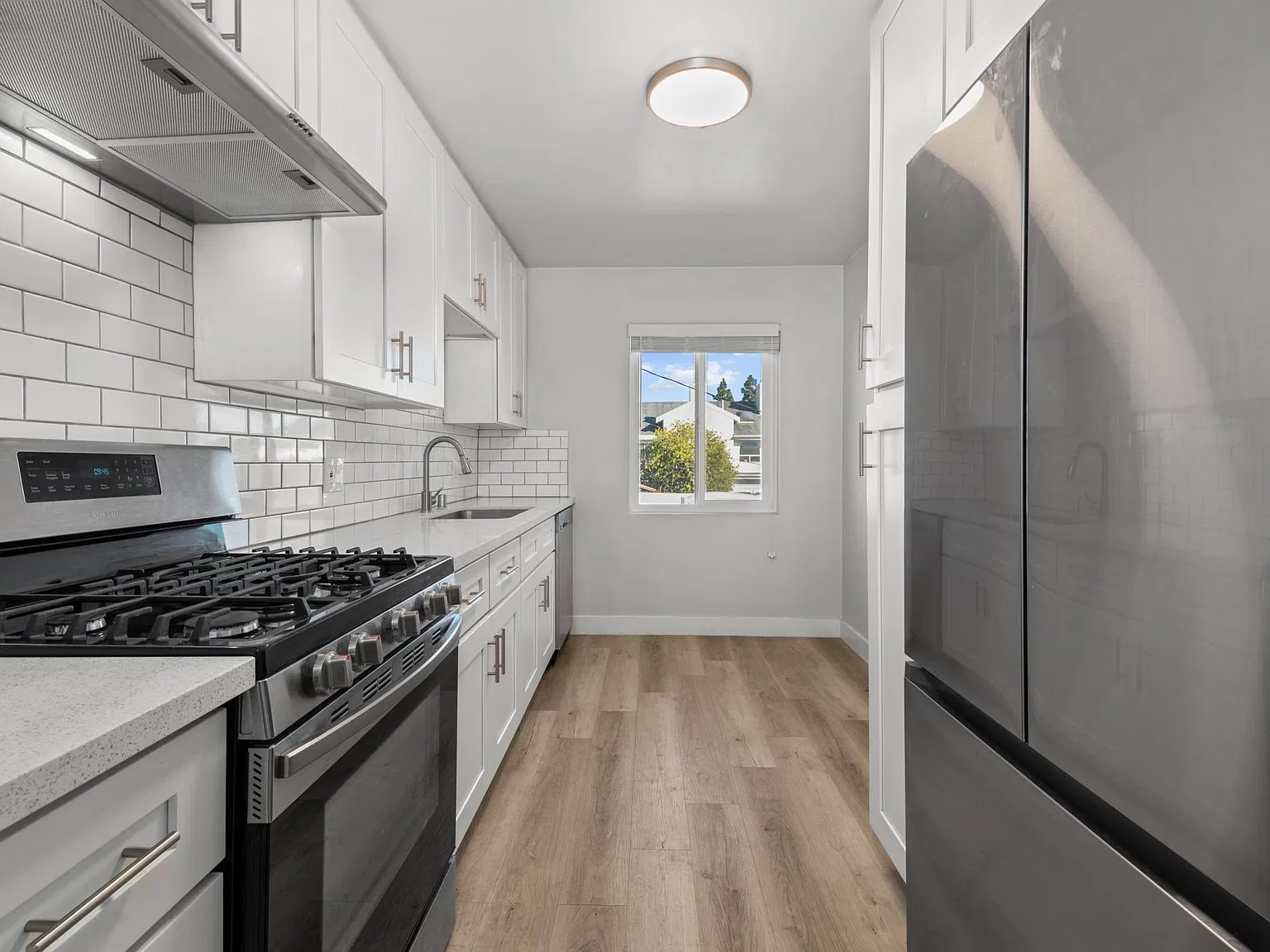2 bed, 670 sqft, $3,395 — Photo 2