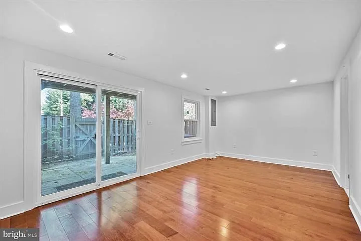 10222 Arizona Cir — Photo 23