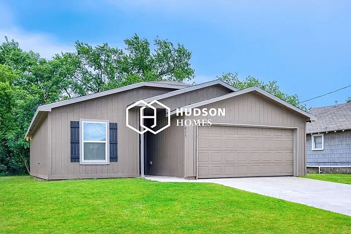 825 Garrison St — Photo 3