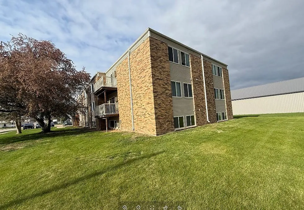 2657 40th Ave - Apt 15 — Photo 2