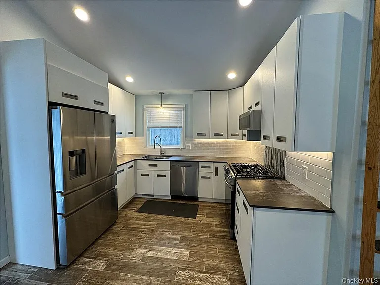 317 Overlook Ct — Photo 1