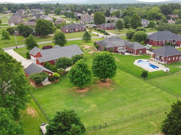 148 Golden Harvest Dr, New Market, AL 35761