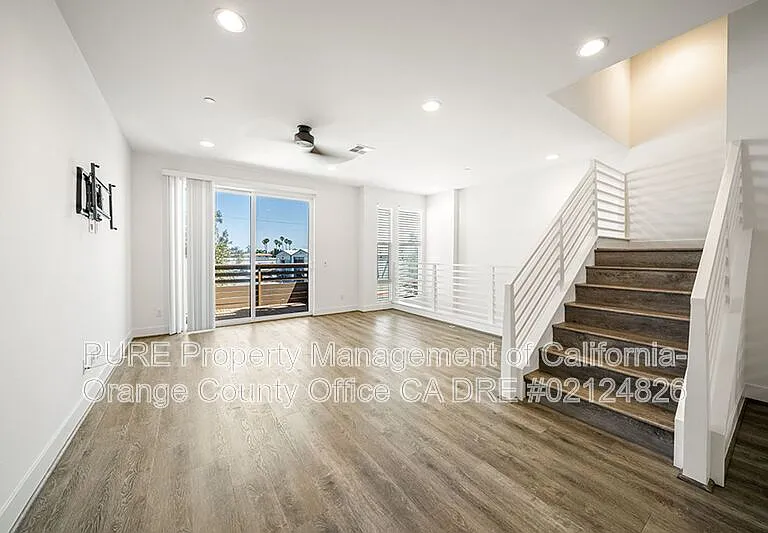661 W 17th St — Photo 29