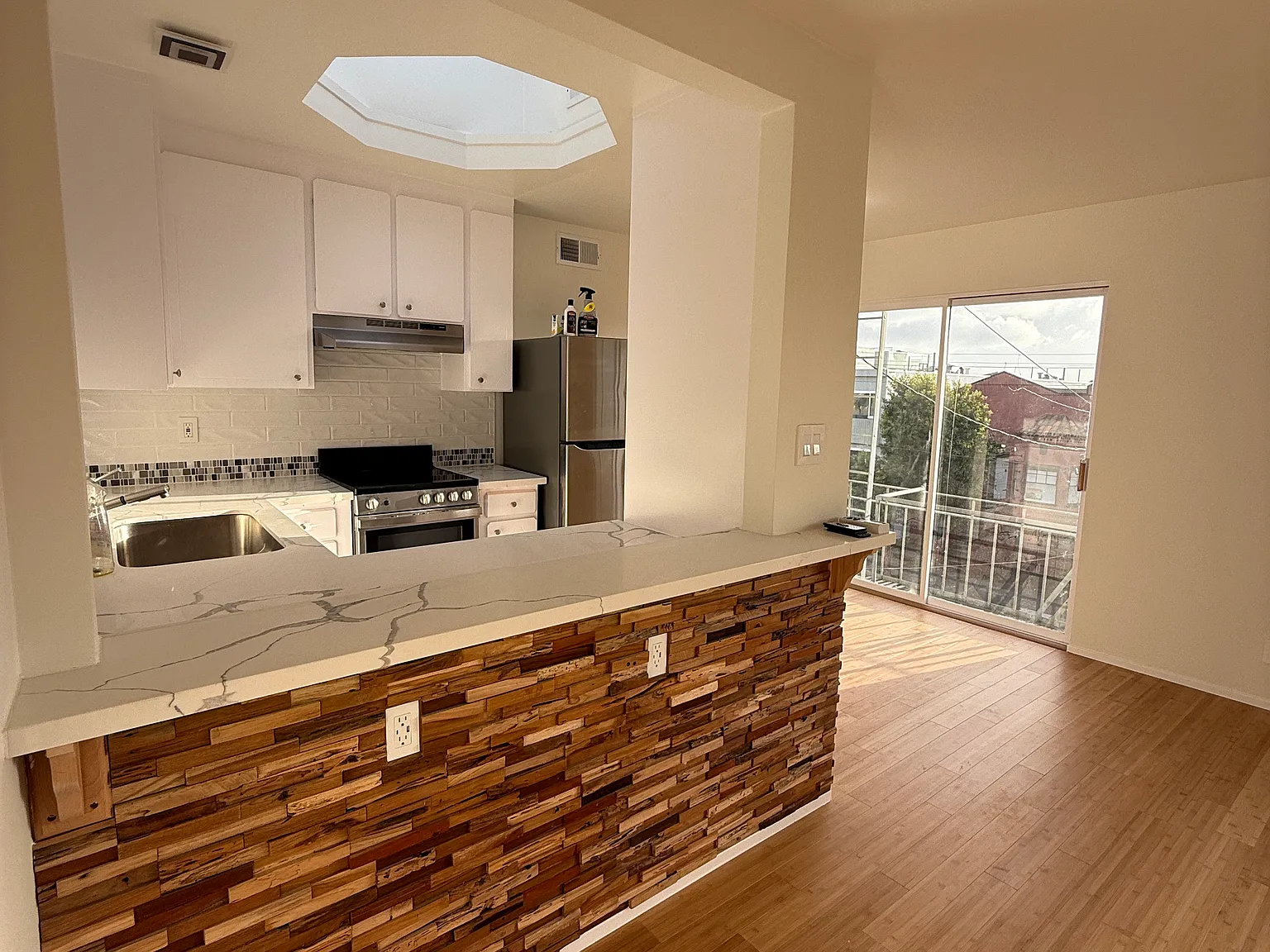 2 bed, 819 sqft, $6,800 — Photo 2