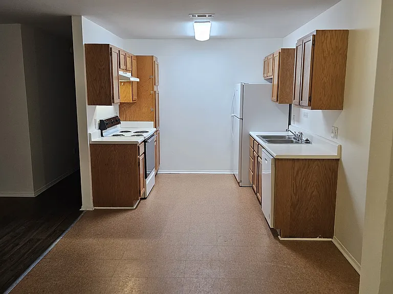 112 Winchester Point #C — Photo 3