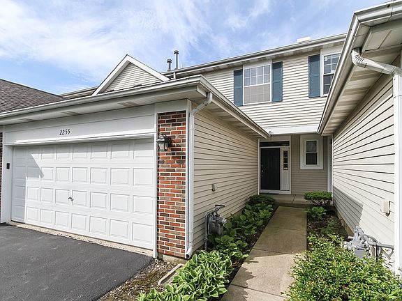 2nd image of 2255 Briar Ct #2255