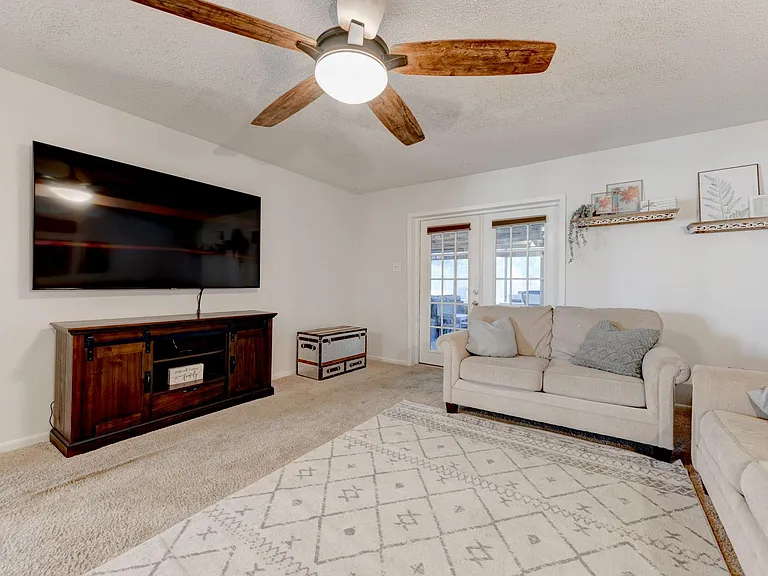 303 Manning Dr — Photo 32